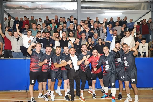 Elmalı'da Voleybol Turnuvası Çeyrek Finallerde Heyecan Yarattı