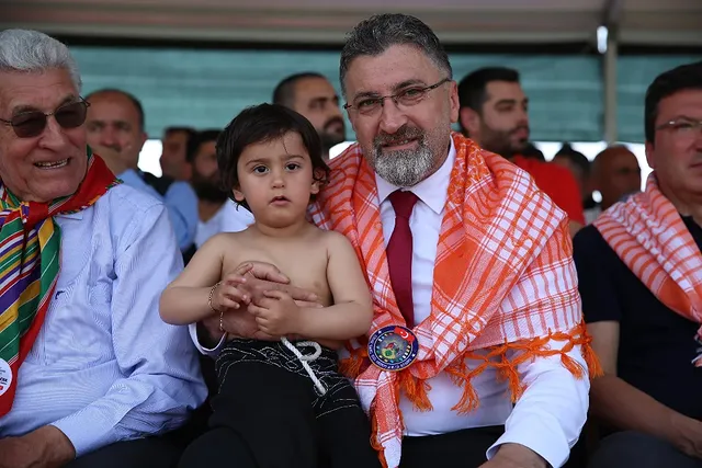 Antalya Serik'te Güreş Şöleni: Kıran Kırana Mücadeleler Devam Ediyor
