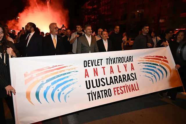 Antalya Uluslararası Tiyatro Festivali, Coşkuyla Başladı