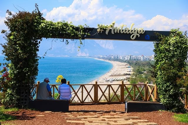 Konyaaltı Sahili Yaz Sezonuna Hazırlandı