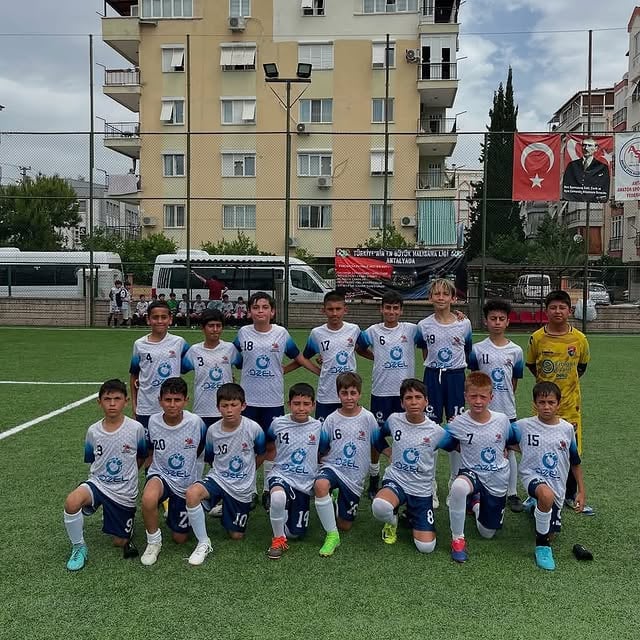 Kemer Belediye Futbol Takımları Şampiyonluklara Koşuyor