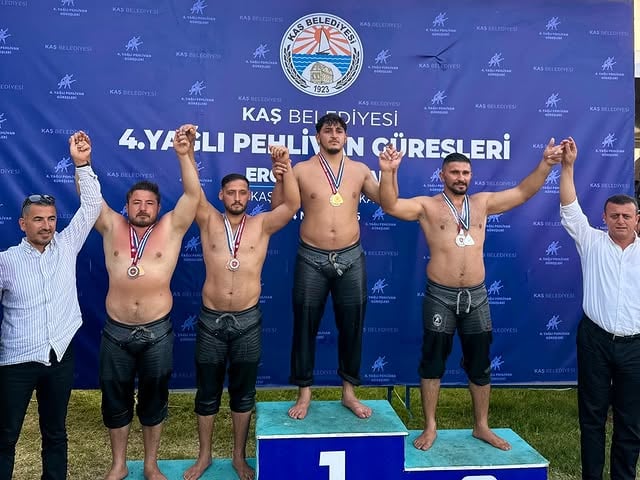Antalya Serik Belediyesi'nden Yağlı Güreşlerde Dereceye Giren Pehlivanlara Tebrik
