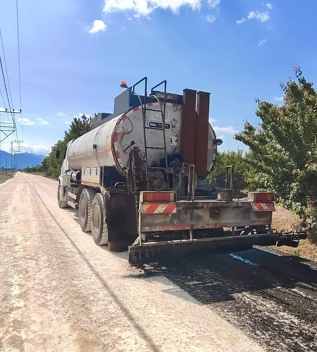 Elmalı'da Karamık ve Tekke Mahalleleri Arası Yol Asfaltlanıyor