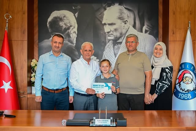 Demreli Öğrenci İkbal Şura Şahin, Bursluluk Sınavında Türkiye Birincisi Oldu