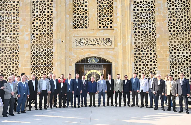 Antalya'da Kurban Bayramı Coşkusu: Valimiz Hulusi Şahin Antalyalılarla Bayramlaştı