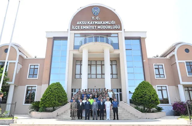 Antalya Valisi Şahin'den Özel Harekat Polisine Bayram Mesajı