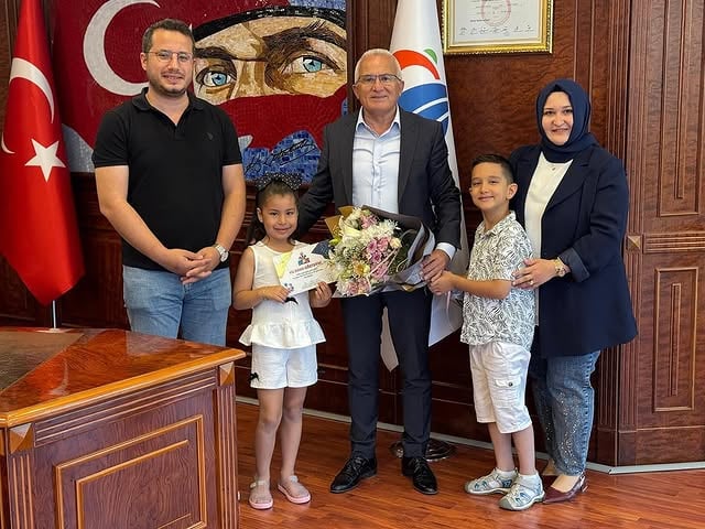 Minik Eller Kumluca Belediyesi'nde