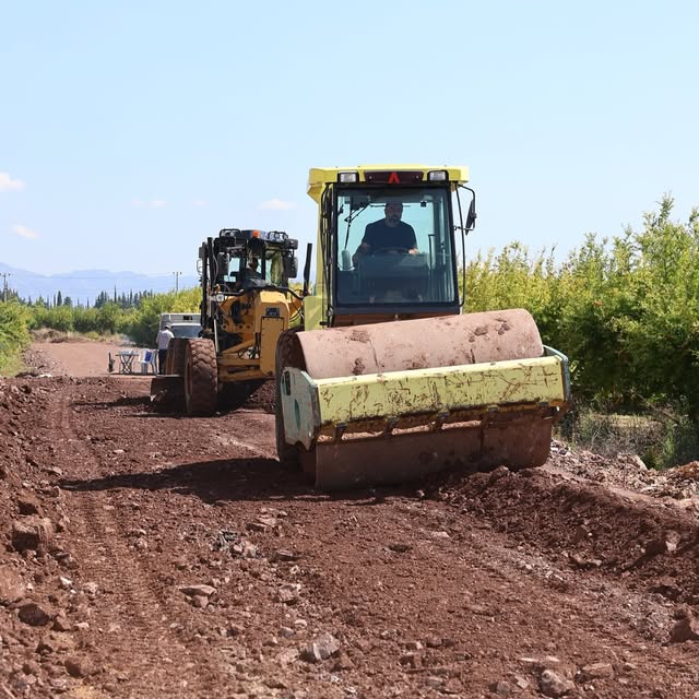 Döşemealtı Belediyesi Bahçeyaka'da Yol Açma ve Dolgu Çalışması Gerçekleştirdi