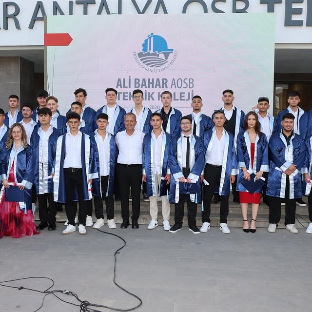 Döşemealtı Belediyesi'nden Antalya OSB Teknik Koleji Mezunlarına Tebrik
