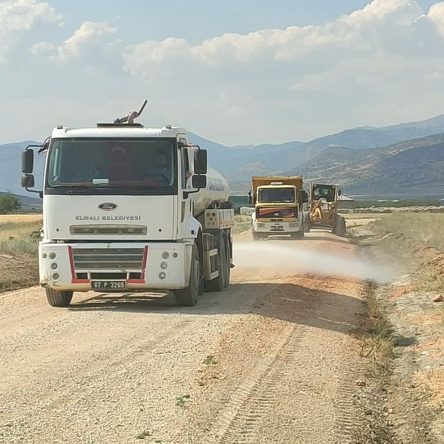 Elmalı Belediyesi Pirhasanlar Mera Yolunda Asfalt Çalışmalarına Başladı