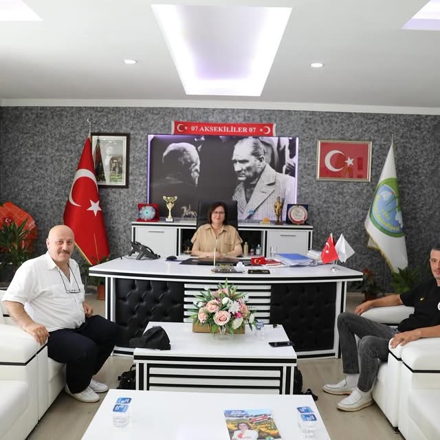 Antalya Akseki Belediyesi Muhtarla ve Dernek Başkanıyla İstişare Toplantısı Düzenledi