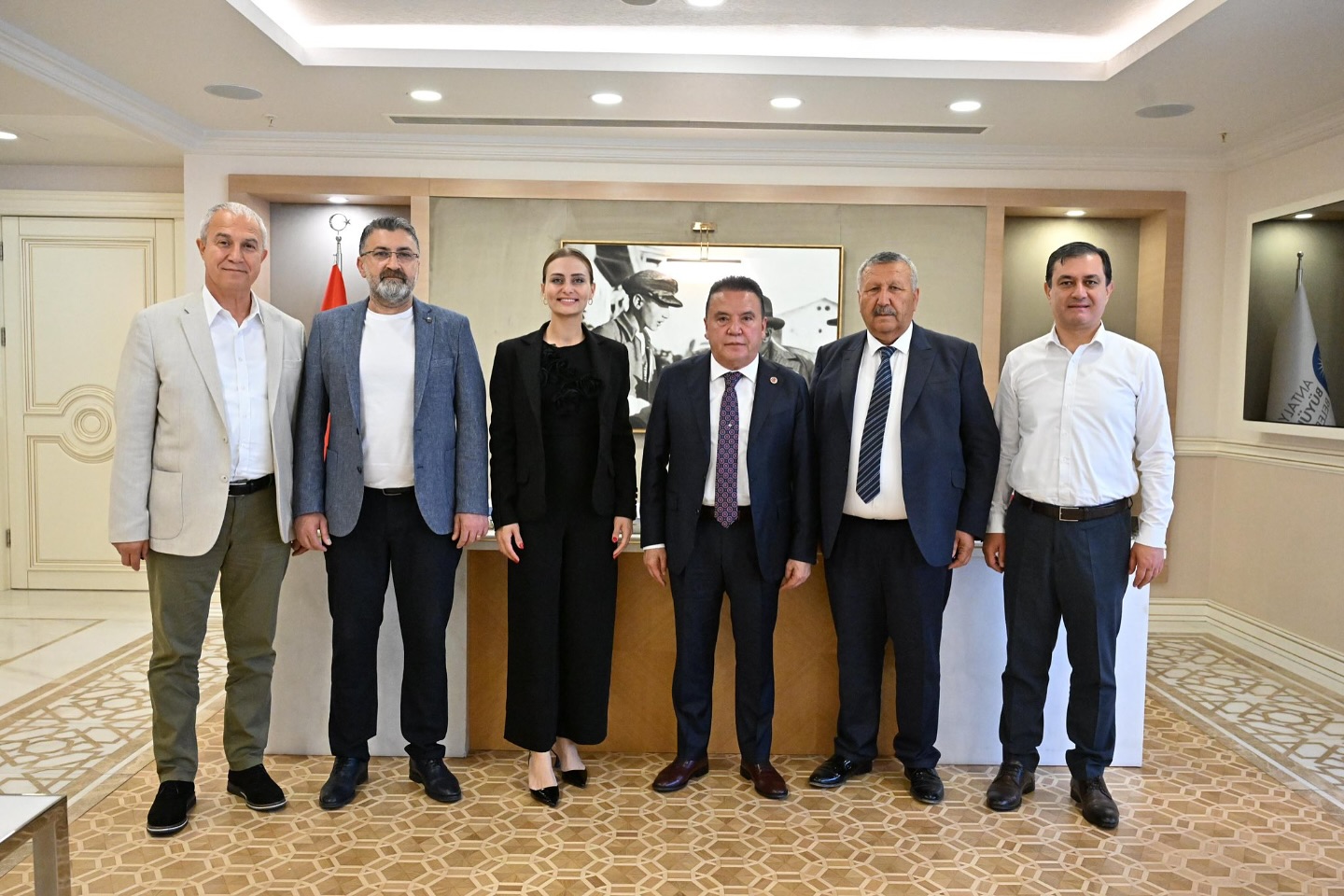Elmalı Belediyesi Heyeti Antalya Büyükşehir Belediye Başkanı Böcek'i Ziyaret Etti