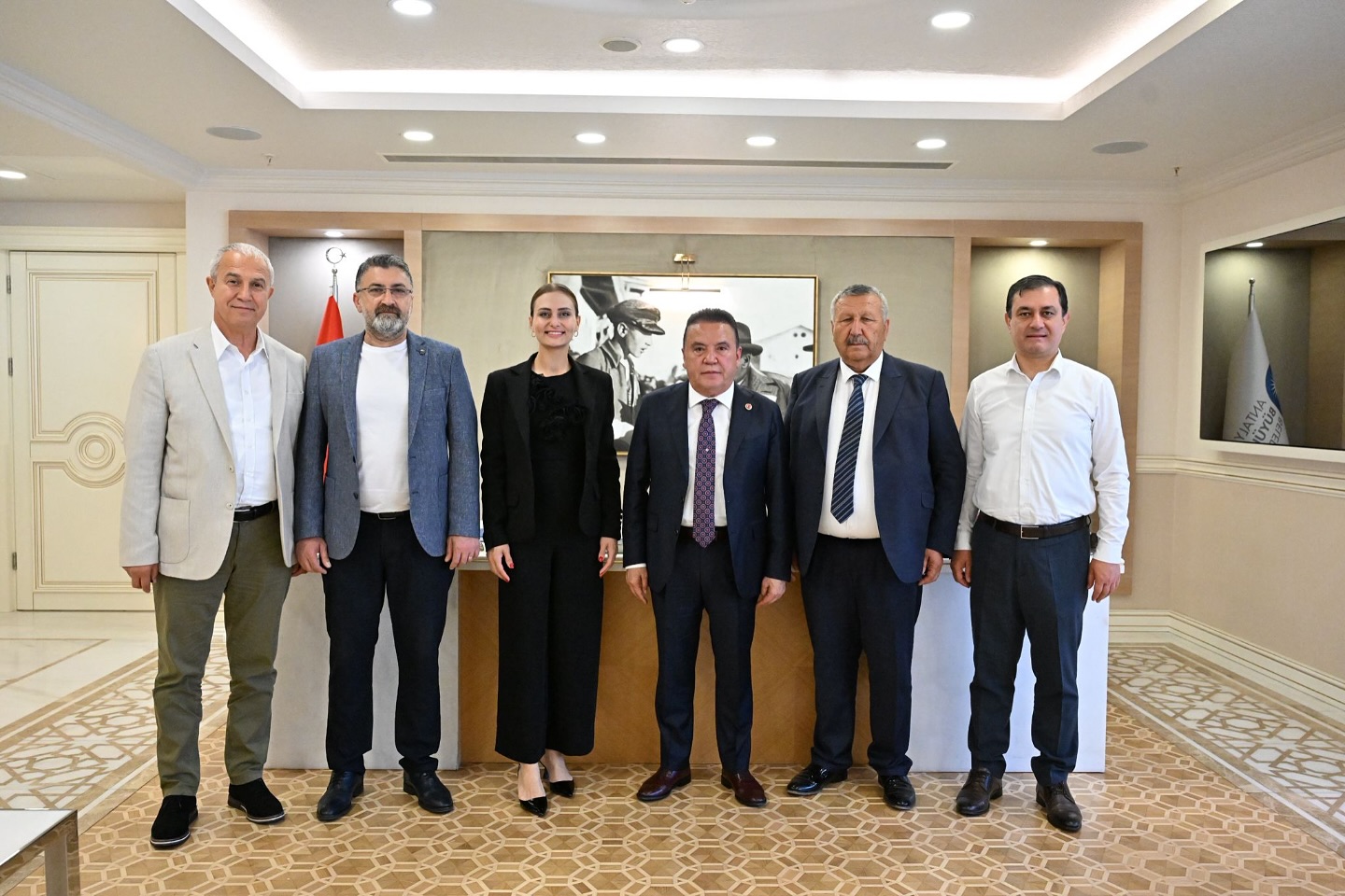Kaş Belediyesi Heyeti Antalya Büyükşehir Belediye Başkanı Muhittin Böcek'i Ziyaret Etti