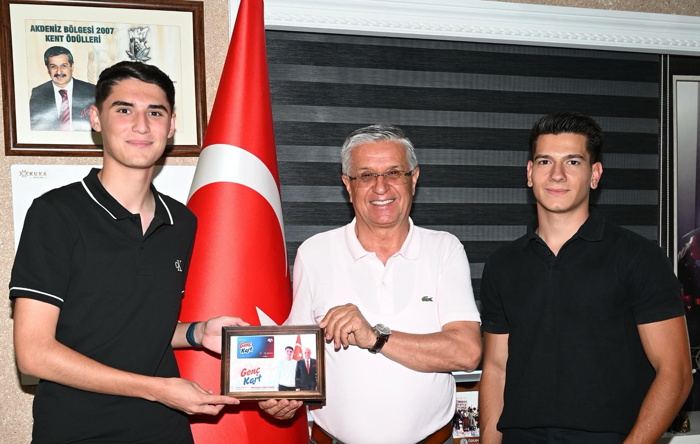 Kemer Belediyesi Gençlik Meclisi Başkanı Topaloğlu'nu Ziyaret Etti, Genç Kart Projesi Bilgisi Verildi