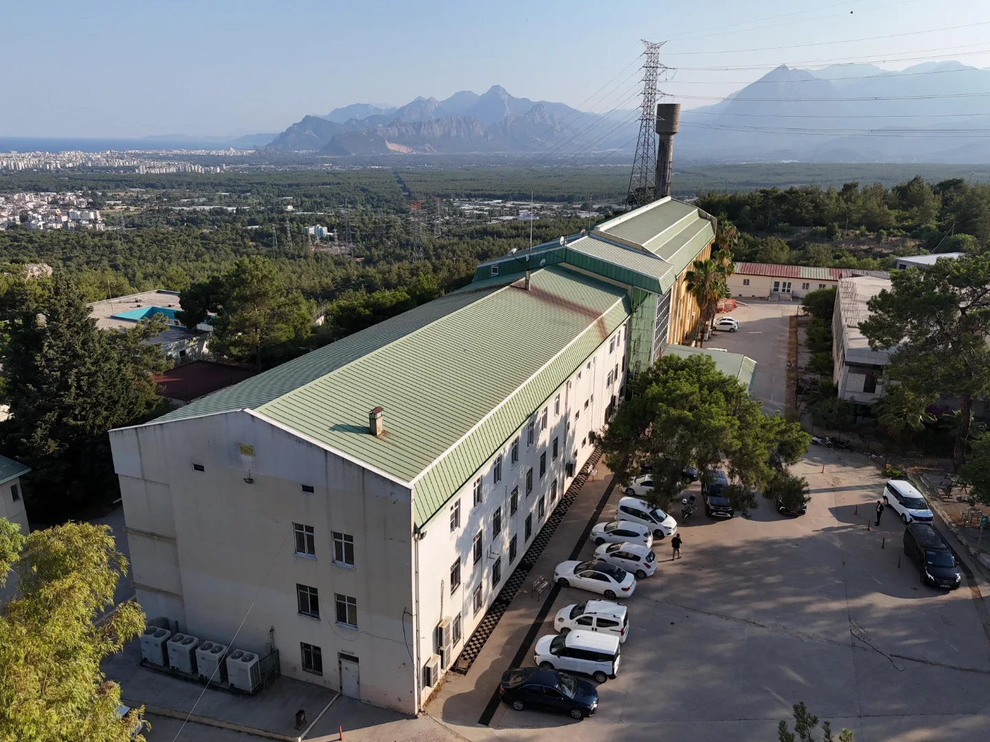 Antalya'da Sağlık Yatırımları Artıyor: Yeni Hastaneler ve Semt Kliniği Açılıyor