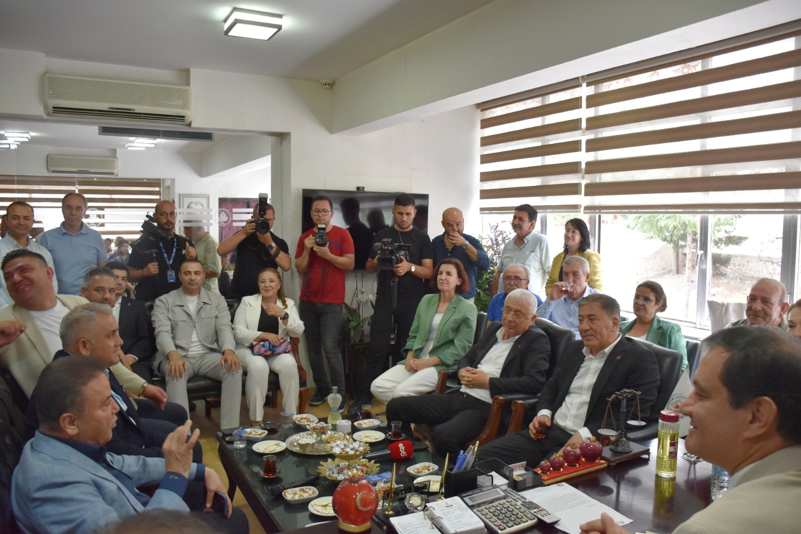 CHP Antalya Heyeti Elmalı Belediye Başkanı Halil Öztürk'ü Ziyaret Etti