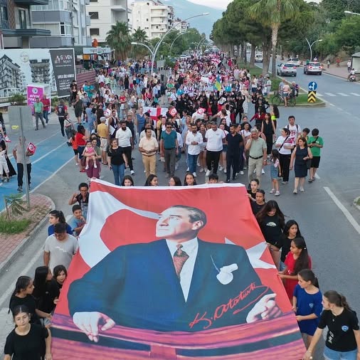 Gazipaşa'da Uluslararası Halk Dansları ve Müzik Festivali Coşkuyla Başladı