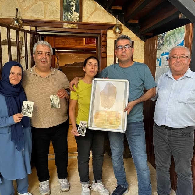 Antalya Kemer'de Duygu Dolu Buluşma: Restorasyonda Bulunan Mektup Sahibinin Oğlu Kültür Evi'ni Ziyaret Etti
