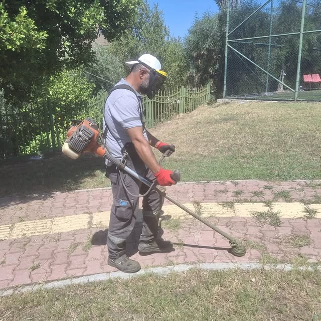 Aksu Belediyesi Park ve Yeşil Alanlarda Temizlik ve Tadilat Çalışmalarını Tamamladı