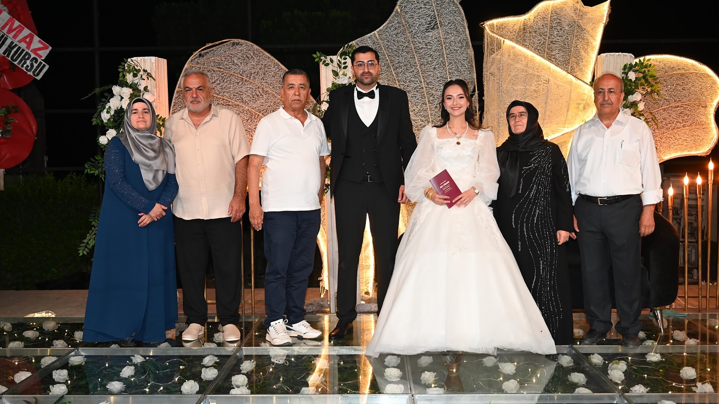 Finike Belediyesi Başkan Yardımcıları, Genç Çiftlerin Mutlu Günlerinde Yer Aldı
