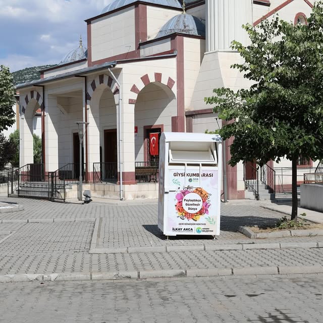Antalya Akseki Belediyesi Giysi Kumbaralarıyla İhtiyaç Sahiplerine Destek Oluyor