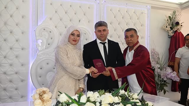 Finike Belediyesi Başkan Yardımcısı Özdemir, Zeynep ve Erol Devecioğlu'nun Nikah Törenine Katıldı