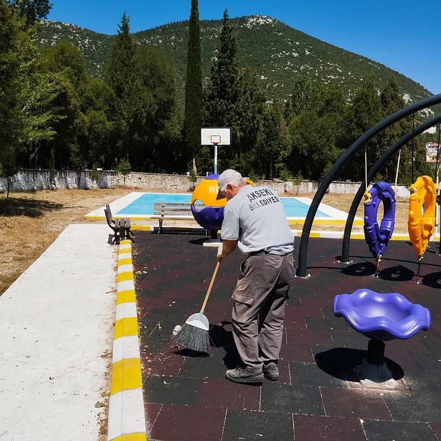 Akseki Belediyesi Demirciler Mahallesi Parkını Yeniden Düzenledi