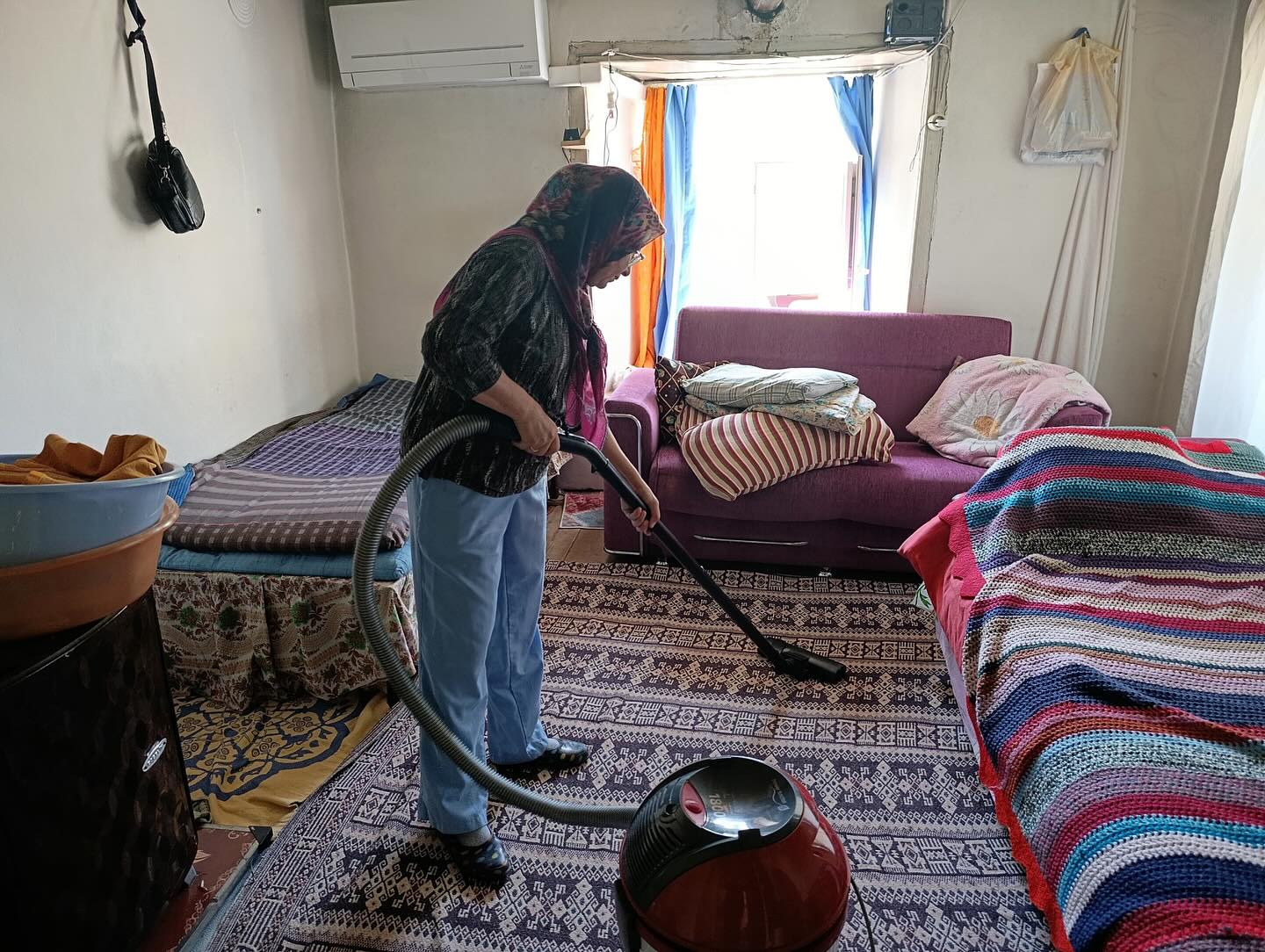 Akseki Belediyesi Güneykaya Mahallesinde Ev Temizliği Gerçekleştirdi