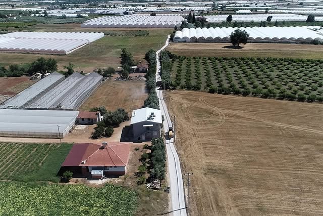 Serik Belediyesi Tekke Mahalle'de Sathi Asfalt Çalışmalarına Başladı