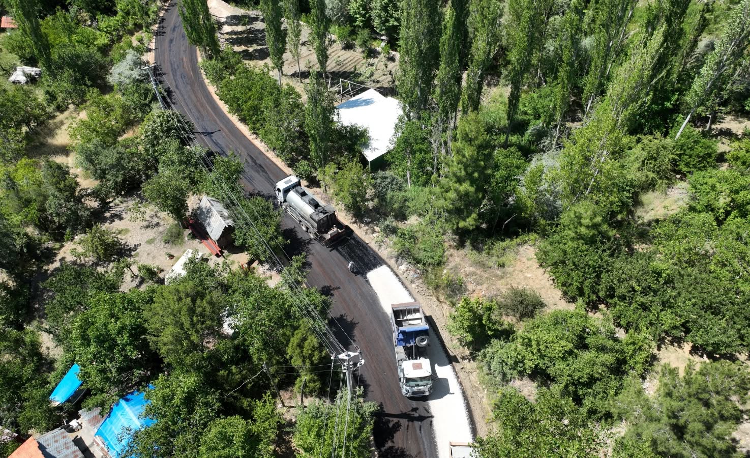 Antalya'da Kırsal Mahalle Yolları Asfaltlanıyor: 6.5 Kilometrelik Yatırım