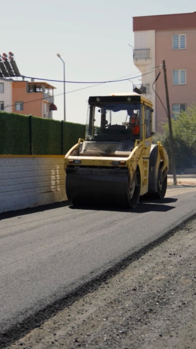 Antalya Kepez'de Asfalt Çalışmalarıyla Yollar Yenileniyor