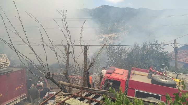 Antalya Akseki'de Bademli'de Çıkan Yangın Kontrol Altına Alındı