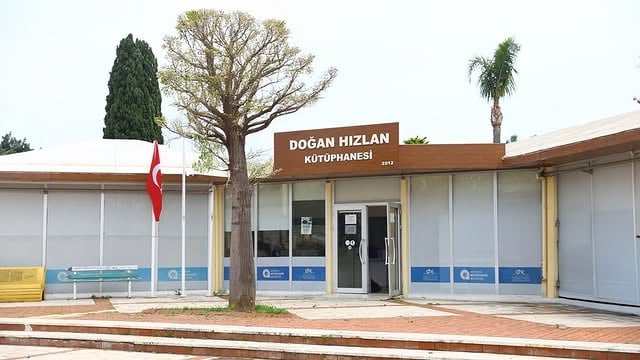 Antalya Büyükşehir Belediyesi Doğan Hızlan Kütüphanesi Okuyucularla Buluşuyor