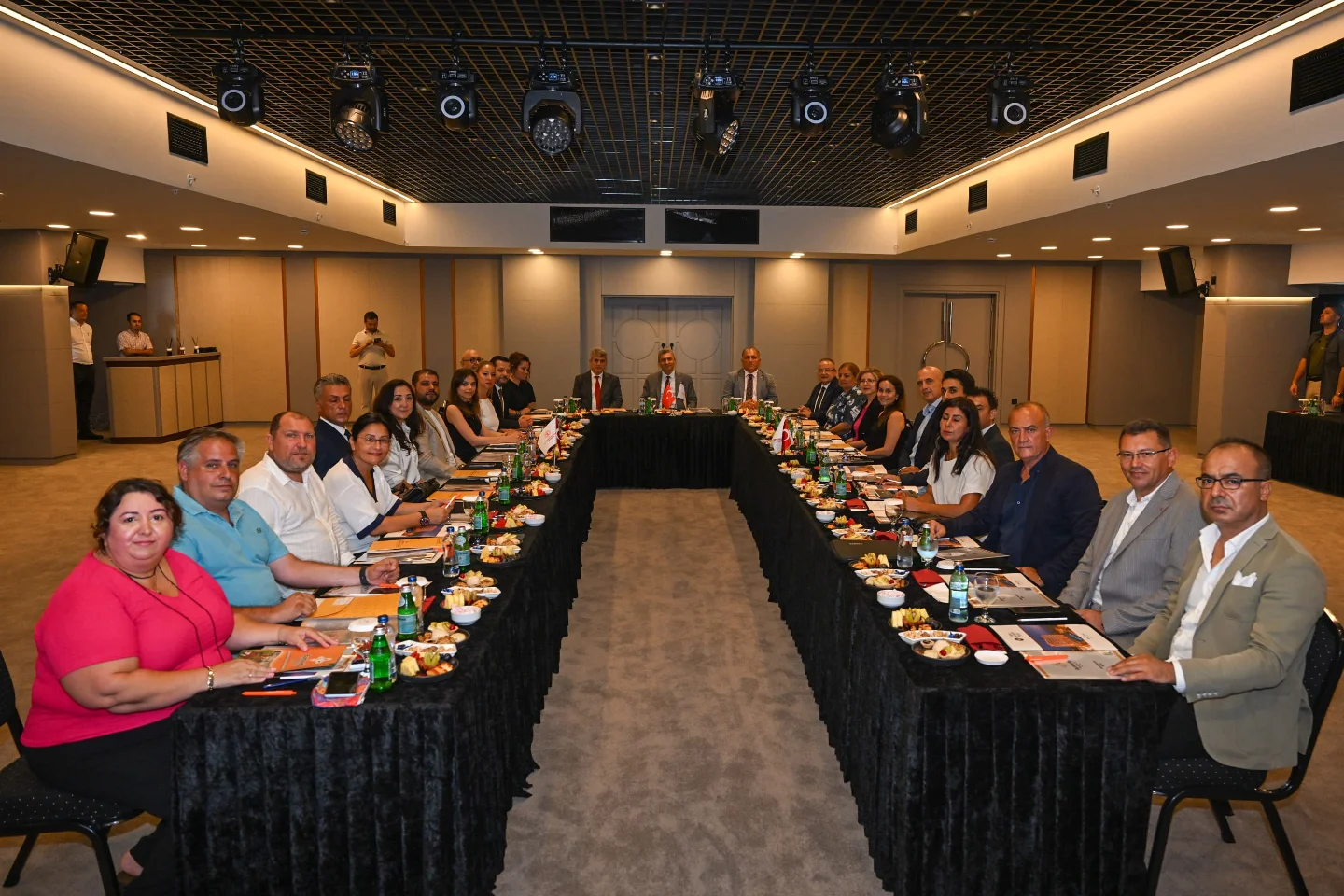 Antalya'da Turizm Sektörünü Hareketlendirecek Çalışmalar Masaya Yatırıldı