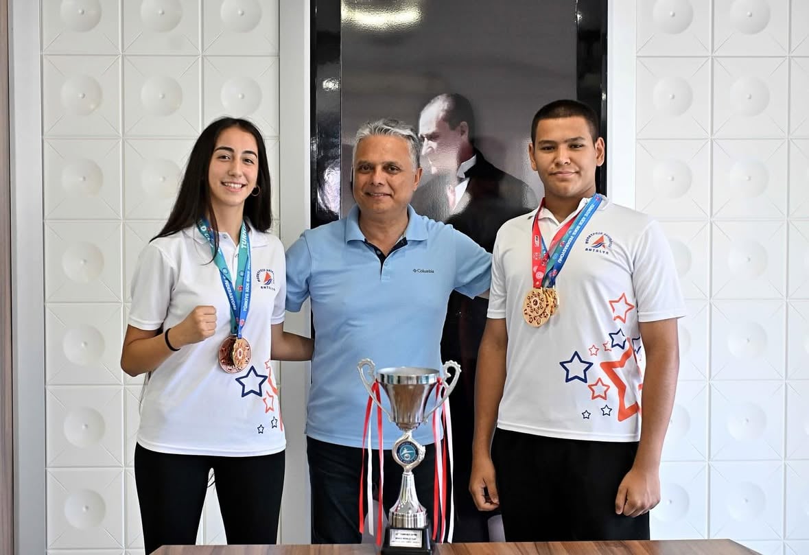Antalya Muratpaşa'dan Kick Boks Şampiyonları: Lara Naz Senekçi ve Mehmet Undar Milli Takıma Yükseldi