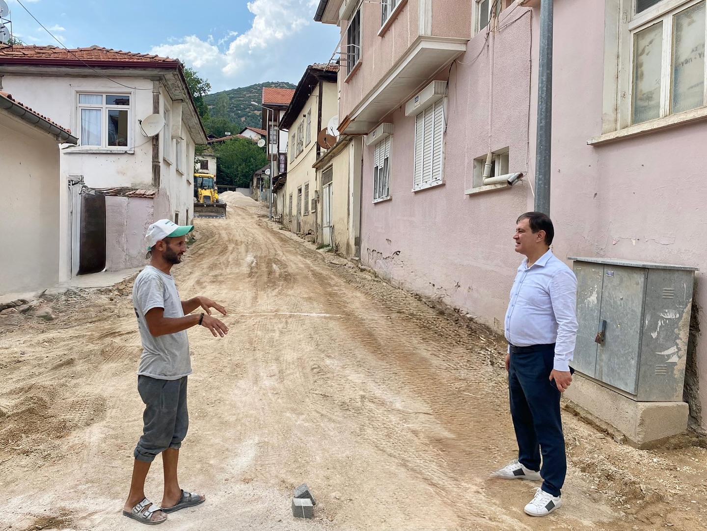 Elmalı Belediyesi Toklular Mahallesi'nde Çevre Düzenleme Çalışmalarına Devam Ediyor