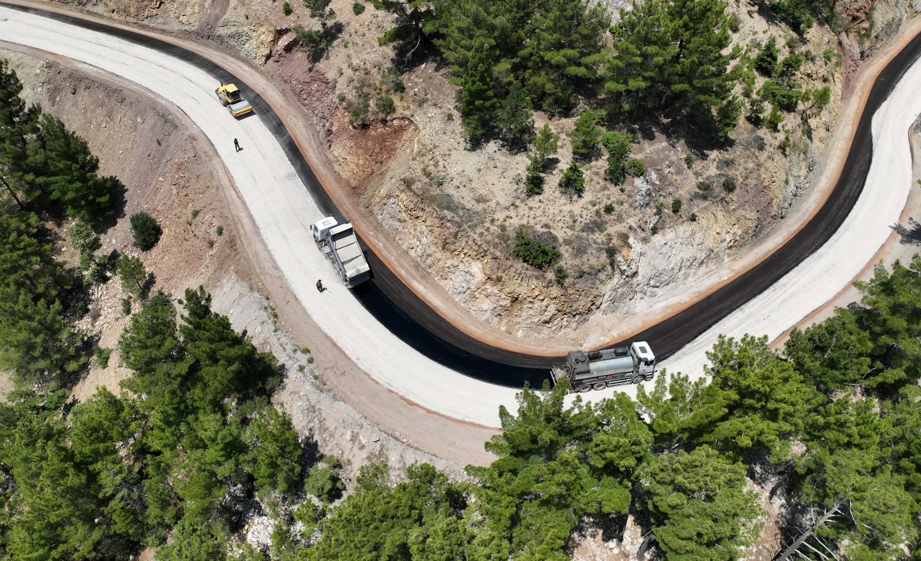 Antalya'da Pembelik Mahallesi Grup Yolu Yenileniyor: Ulaşım Konforu Artıyor