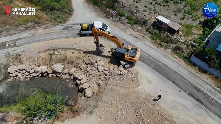 Antalya Aksu'da Kemerağzı'nda Yol Çalışmaları Hızlandırıldı
