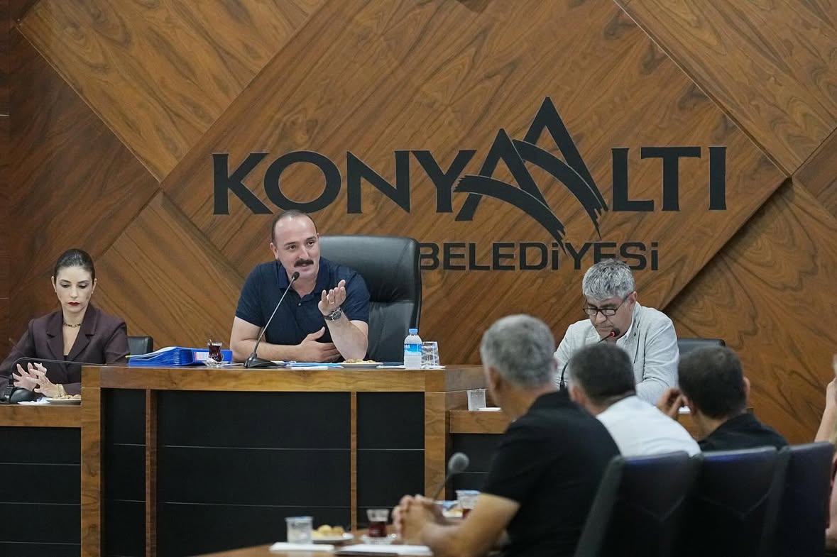Konyaaltı Belediyesi Muhtarlarla Çalışma Değerlendirmesi Toplantısı Gerçekleştirildi