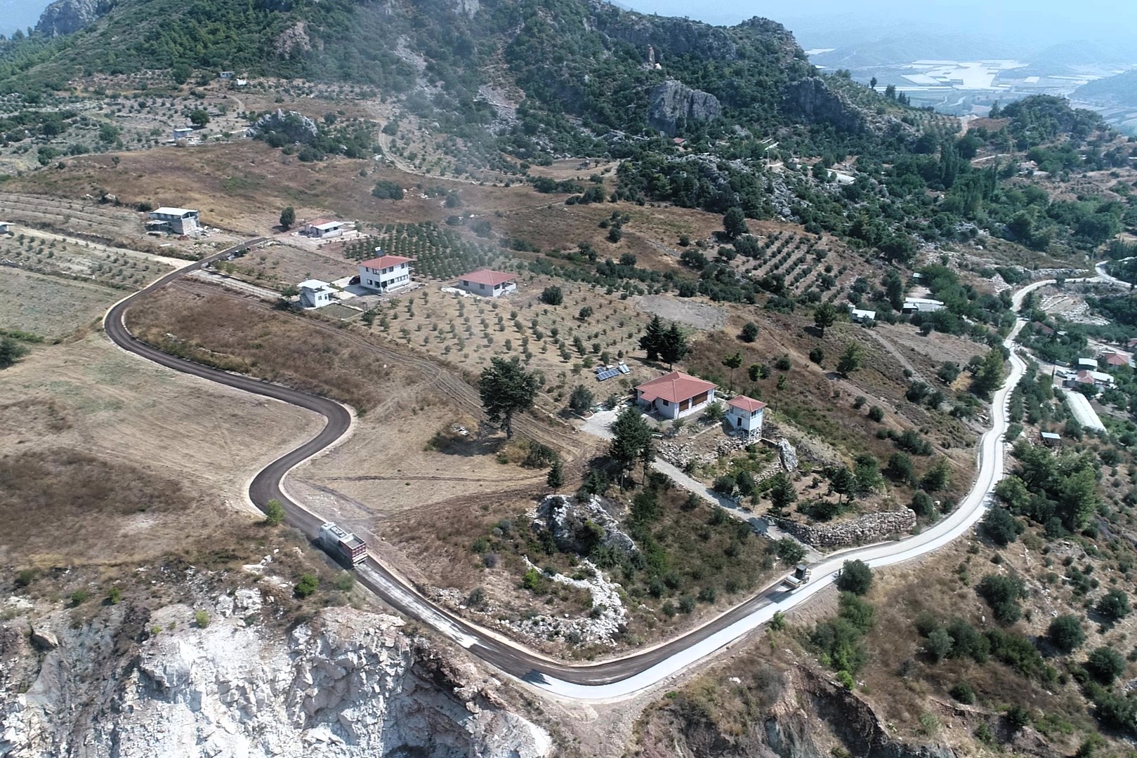 Antalya Serik'te Sarıabalı Mahallesi'nde Asfalt Çalışmaları Hızla Sürüyor