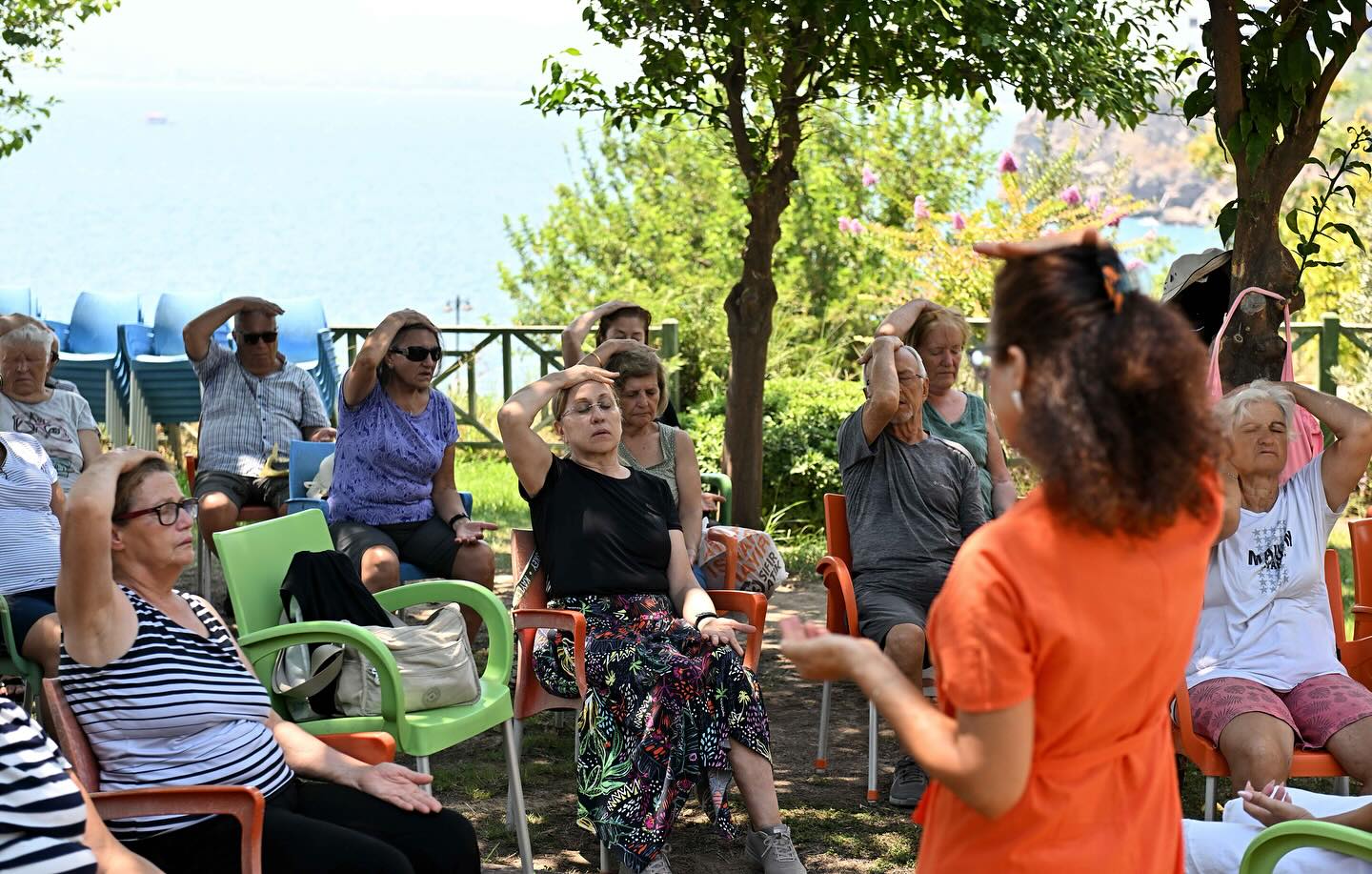 Antalya Muratpaşa'da Yaşlılara Yönelik Yoga ve Meditasyon Etkinlikleri