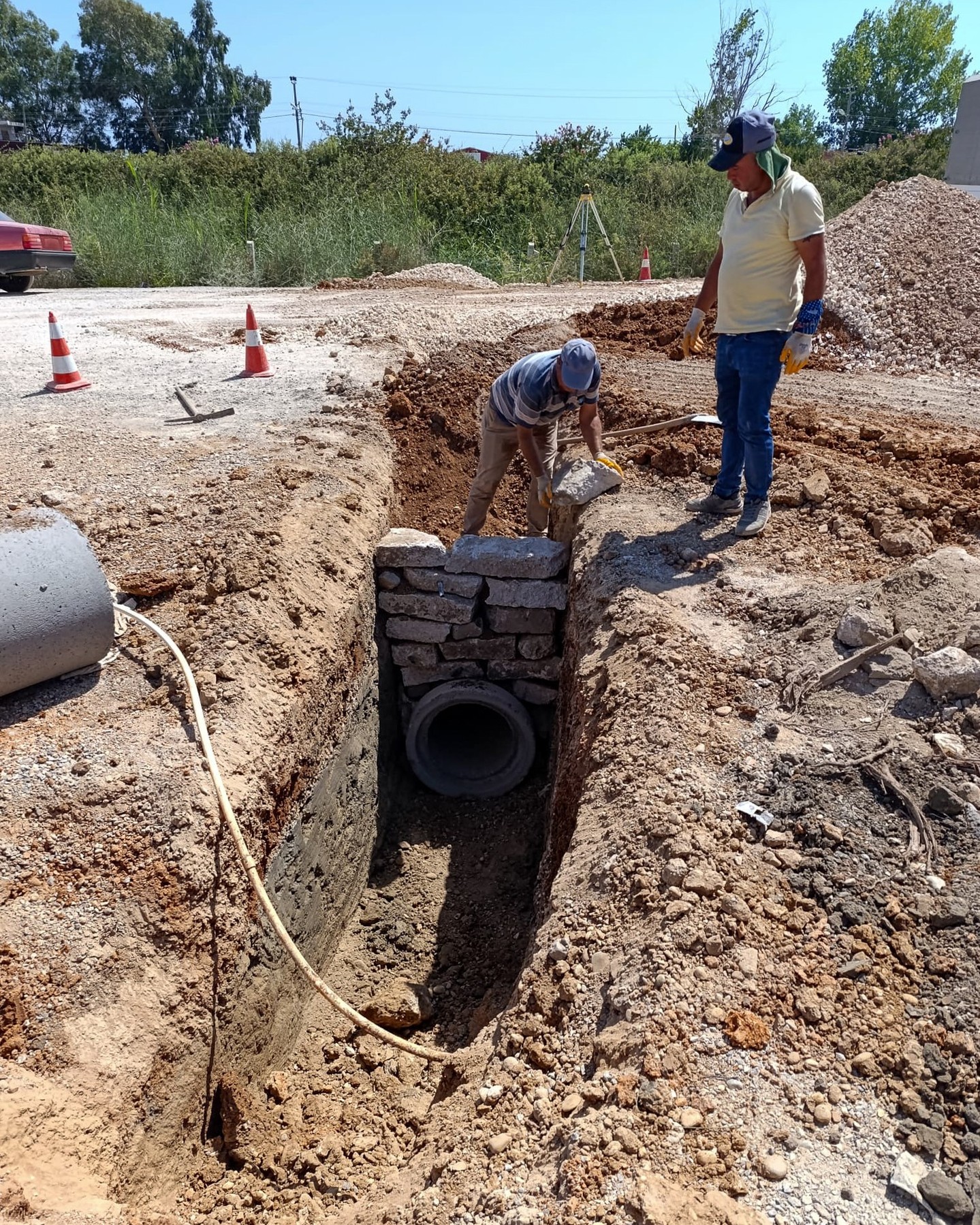 Manavgat'ta Altyapı Çalışmaları Hızlandı: Yağmur Suyu Hatları ve Parke Taşları Yenileniyor