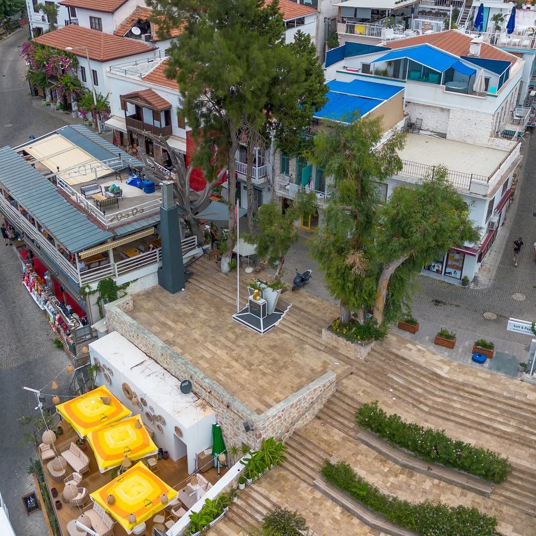 Kaş'ta Atatürk Büstü Yenilendi: Kalkan'daki Anıt Yenilendi
