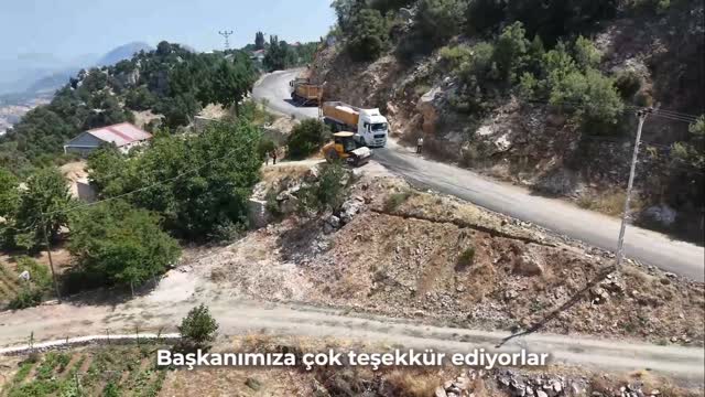 Konyaaltı Belediyesi, Yolların Bakım ve Onarım Çalışmalarını Sürdürüyor