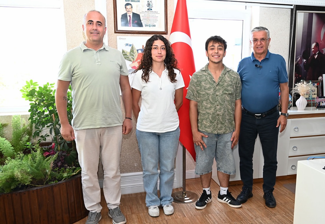 Kemer'den Üniversite Sınavında Gurur: İki Öğrenci Birincilik Yağdırdı
