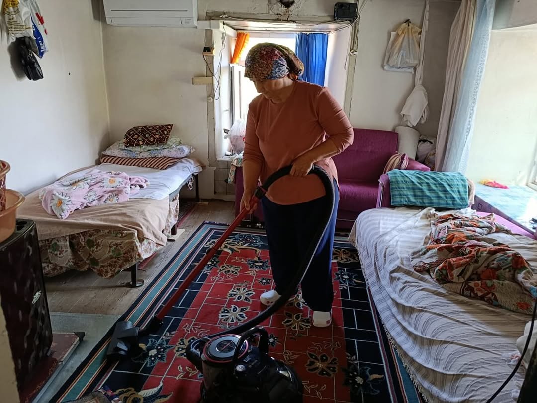 Akseki Belediyesi, Günyaka'da Ev Temizliği Kampanyası Yürüttü