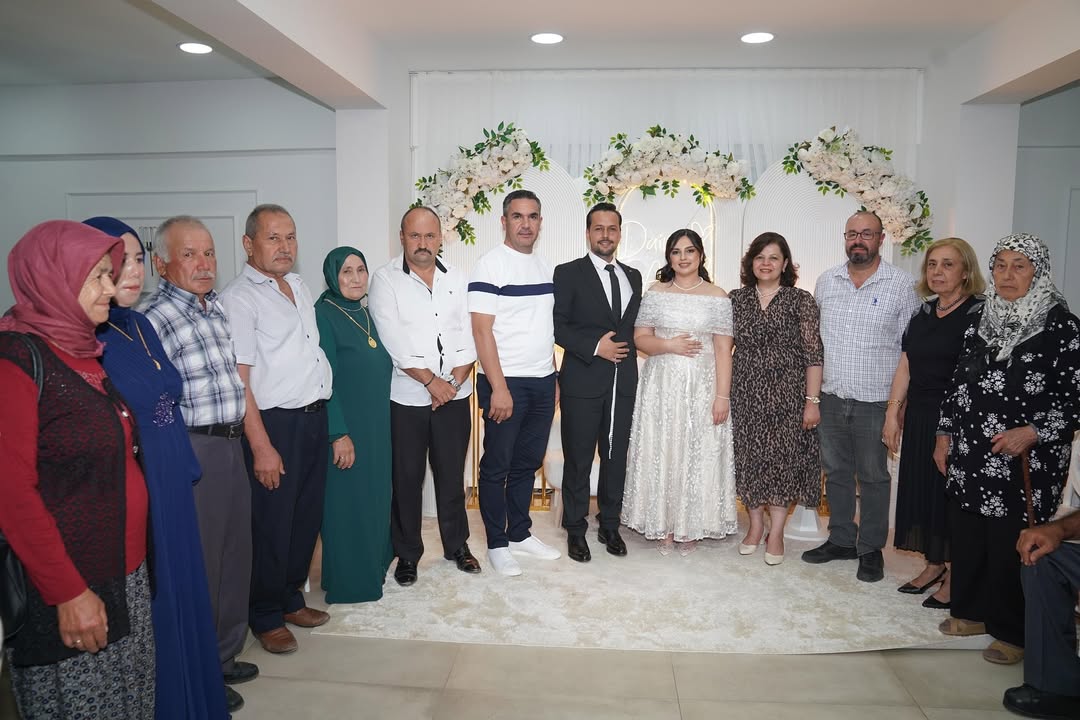 Finike'de Mutlu Nişan: Yunus ve Ebru'ya Hayırlı Olsun Dilekleri