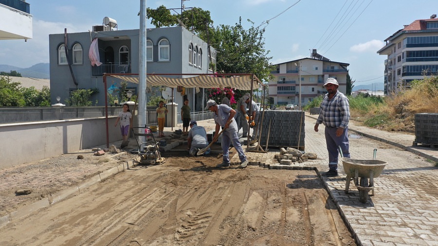 Gazipaşa Belediyesi, Pazarcı Mahallesi'nde Altyapı Çalışmalarının Ardından Yolları Onarıyor