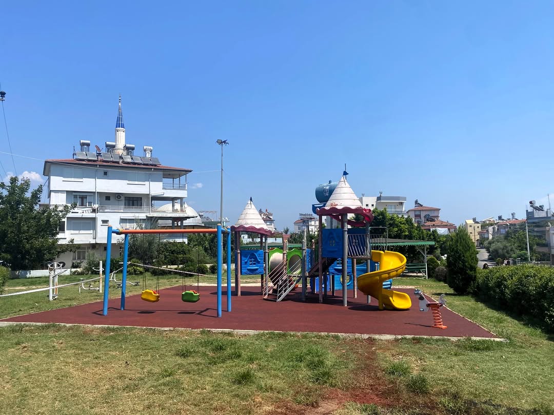 Serik'te Park ve Spor Alanları Yenileniyor