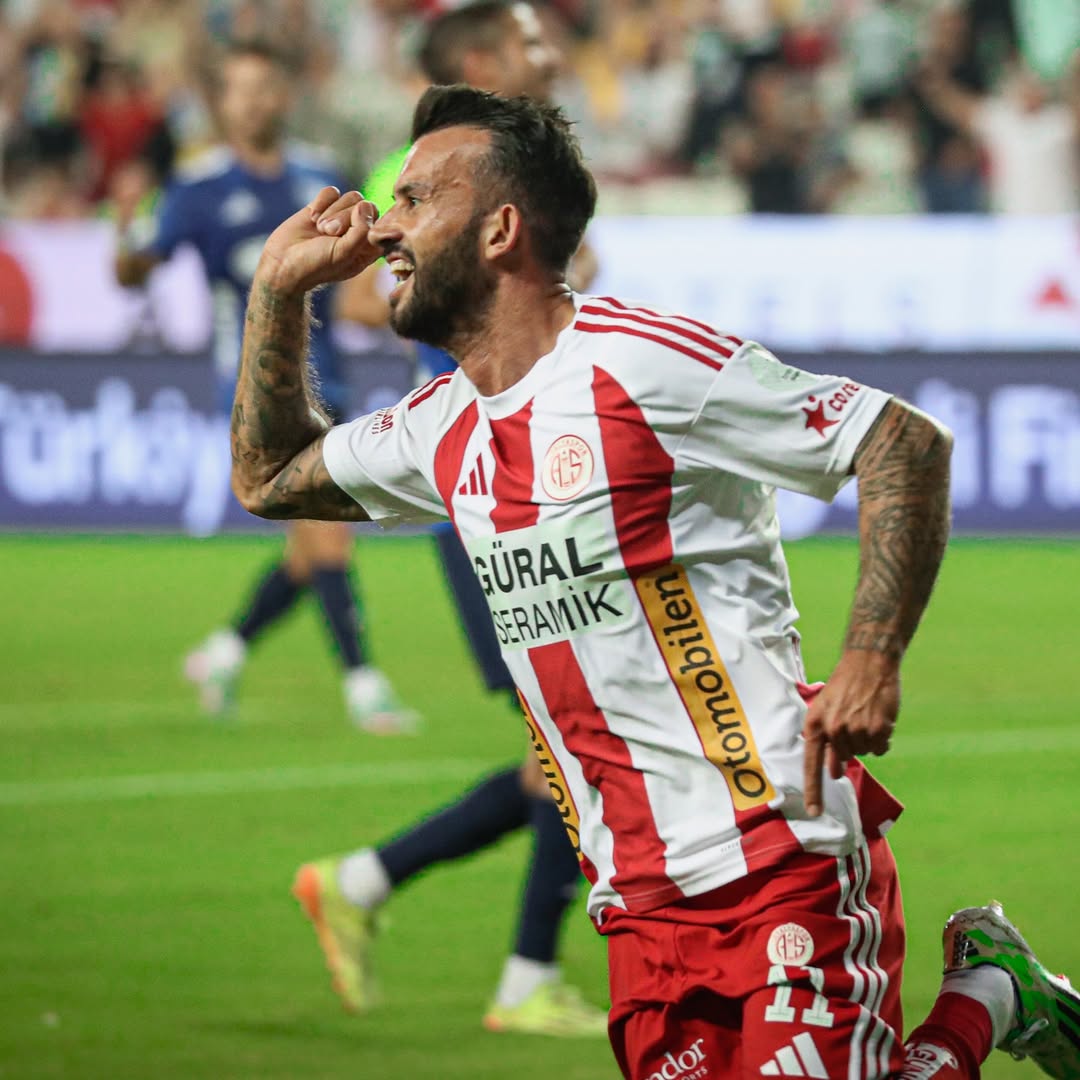 Antalyaspor'un Emekli Oyuncusu Güray Vural, Futbola Bağlılığını Sürdürüyor